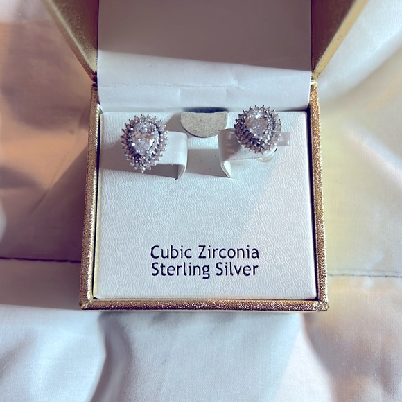 NIB Cubic and Sterling Silver earrings. Women’s OS. - Picture 2 of 4